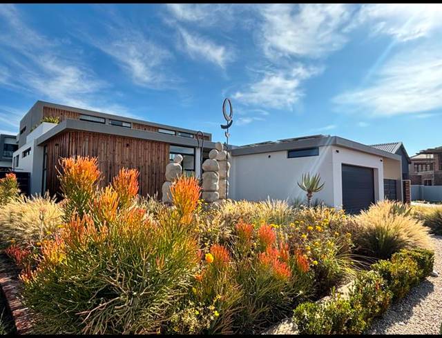 4 BEDROOM HOUSE FOR SALE IN SIX FOUNTAINS RESIDENTIAL ESTATE